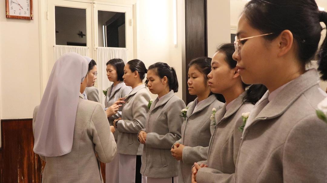 BƯỚC THEO THẦY